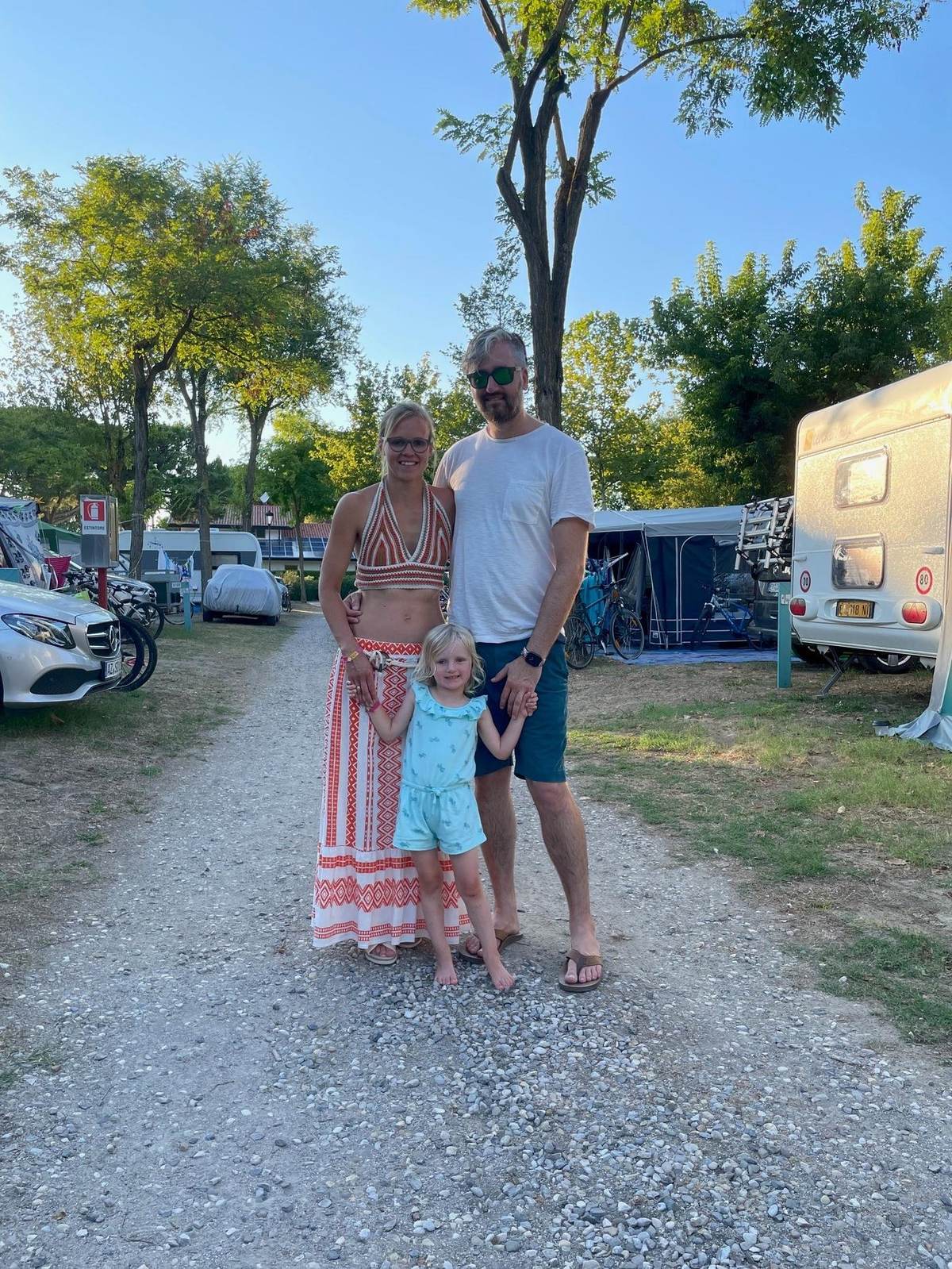 Marco, Mirka und Mucki beim Camping